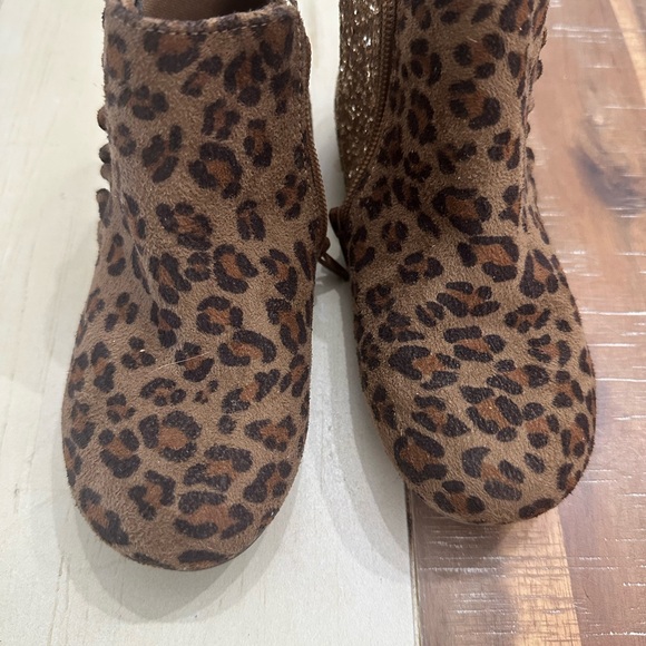 Olive & Edie girls leopard boots 11 - Picture 3 of 5